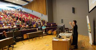 ΑΦΗΣΤΕ ΤΟΥΣ ΑΛΛΟΥΣ ΝΑ ΜΙΛΑΝΕ ΓΙΑ ΤΗΝ ΠΕΡΙΟΥΣΙΑ ΣΑΣ