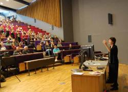 ΑΦΗΣΤΕ ΤΟΥΣ ΑΛΛΟΥΣ ΝΑ ΜΙΛΑΝΕ ΓΙΑ ΤΗΝ ΠΕΡΙΟΥΣΙΑ ΣΑΣ